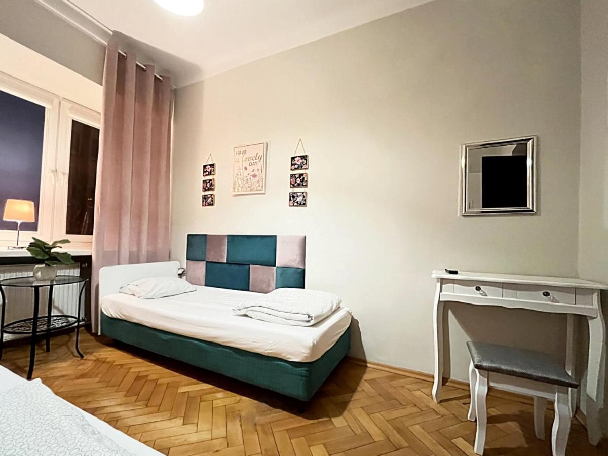 Hostel Helvetia - Private Rooms In City Center And Old Town Varsovie Extérieur photo