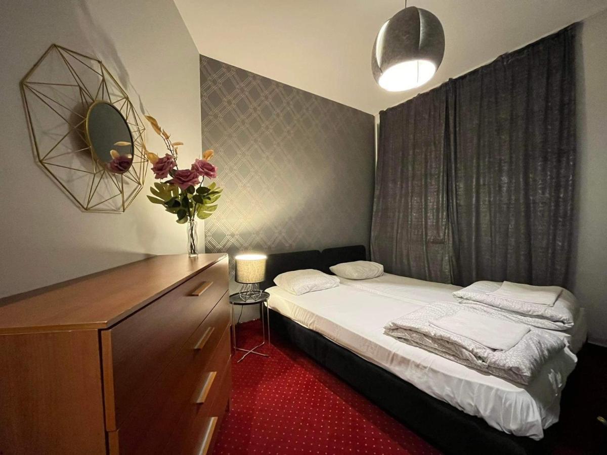 Hostel Helvetia - Private Rooms In City Center And Old Town Varsovie Extérieur photo