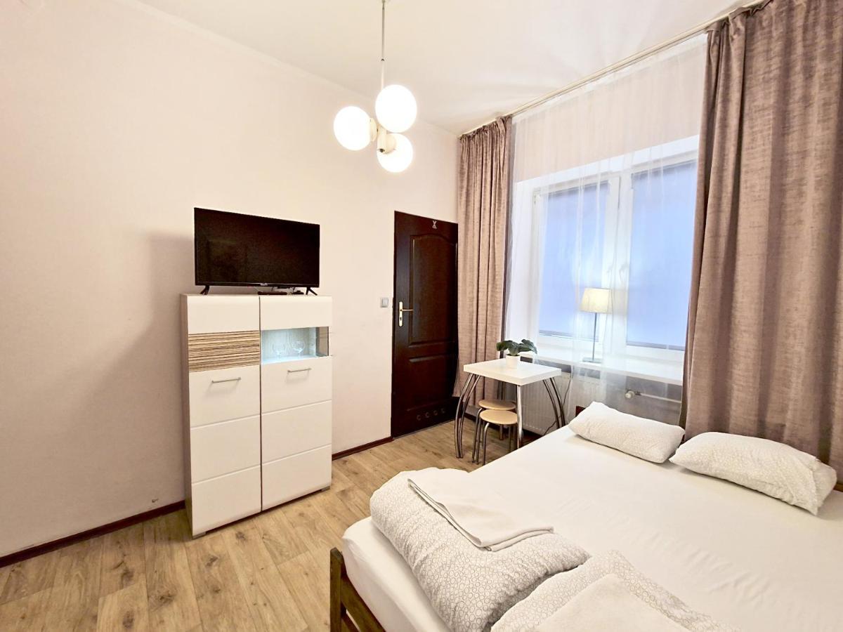 Hostel Helvetia - Private Rooms In City Center And Old Town Varsovie Extérieur photo