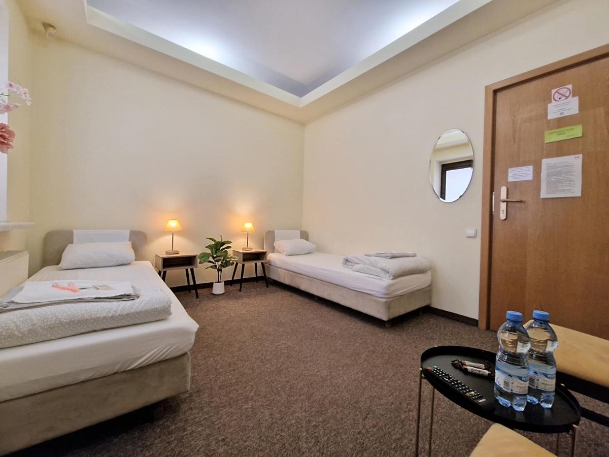 Hostel Helvetia - Private Rooms In City Center And Old Town Varsovie Extérieur photo