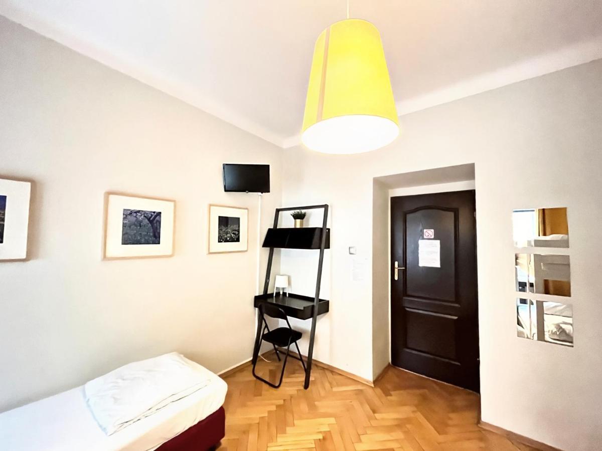 Hostel Helvetia - Private Rooms In City Center And Old Town Varsovie Extérieur photo