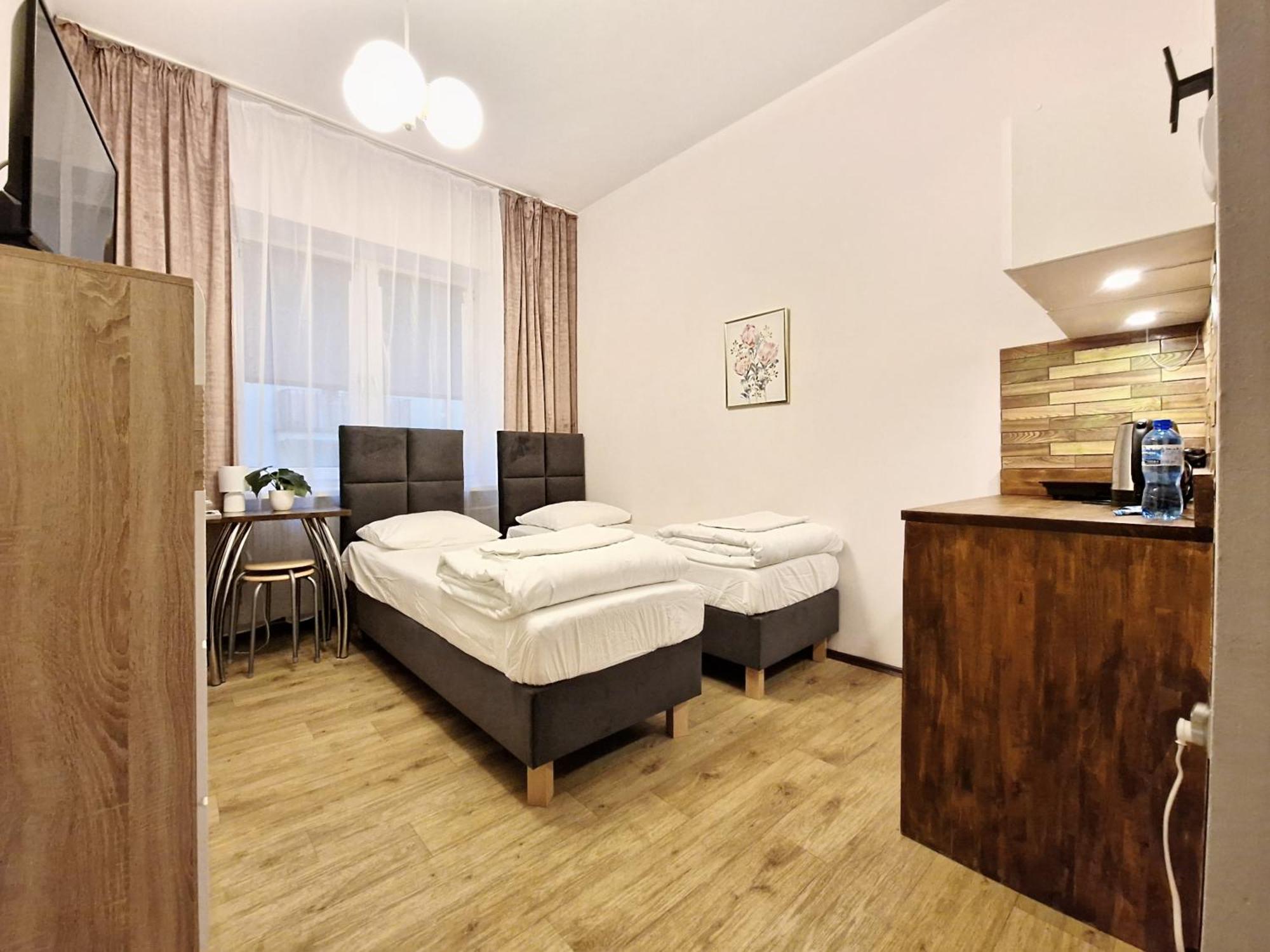 Hostel Helvetia - Private Rooms In City Center And Old Town Varsovie Extérieur photo