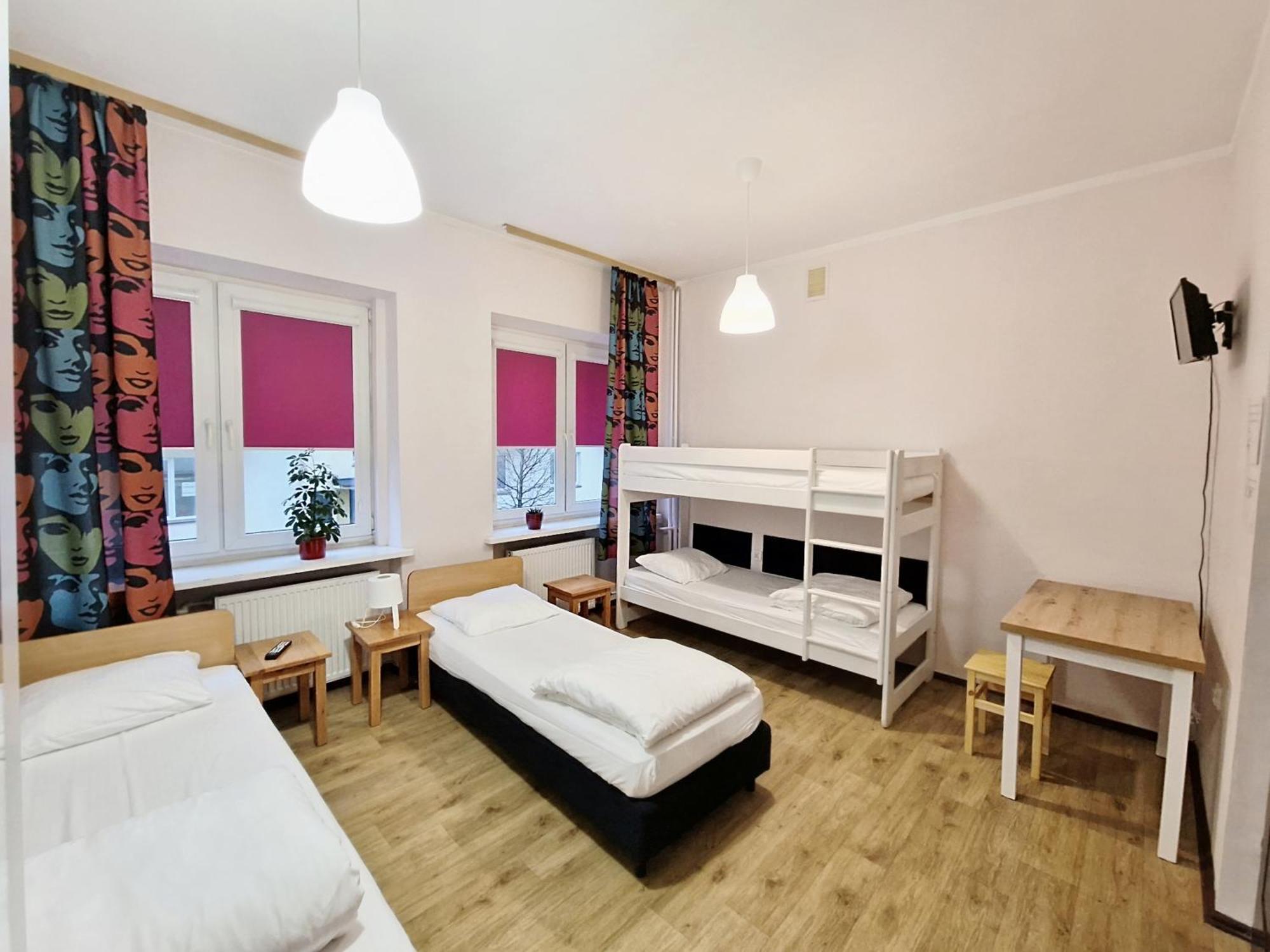 Hostel Helvetia - Private Rooms In City Center And Old Town Varsovie Extérieur photo