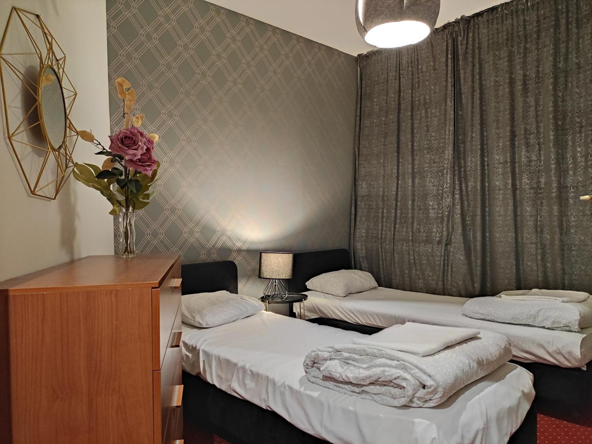 Hostel Helvetia - Private Rooms In City Center And Old Town Varsovie Extérieur photo