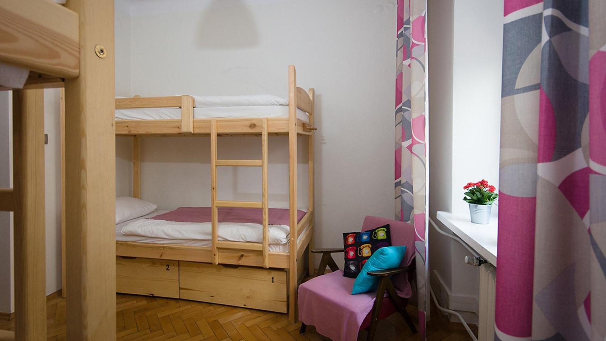 Hostel Helvetia - Private Rooms In City Center And Old Town Varsovie Extérieur photo